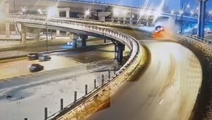 Улетел с эстакады МКАДа