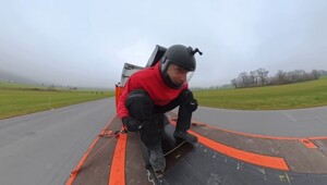 Каскадёр катапультировался с грузовика на скорости 80 км/ч и устоял на ногах