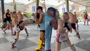 Никогда не стоит недооценивать хрупких девушек