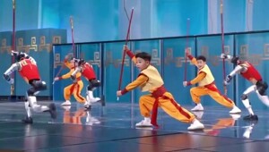 Роботы на торжественном концерте в честь китайского Нового года