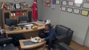 Турок спас себя от удушья, применив приём Геймлиха