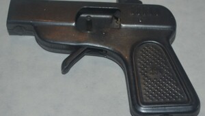 Игрушечное оружие Советского Союза: пистолеты и револьверы