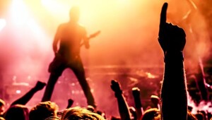 Российским артистам придется переписывать афиши с 1 марта