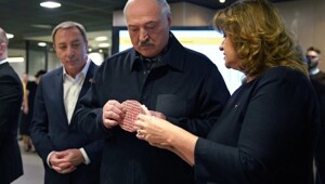 Угостите президента: Лукашенко сходил в белорусский "Макдоналдс" за чужой счет