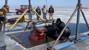 Со дна замёрзшего озера подняли старый Ford, пролежавший там почти полвека