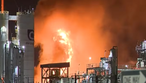 Взрыв на техасском химзаводе попал на камеры