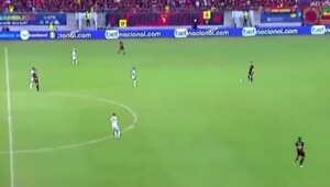 Футбольная команда повела в счете, ни разу не коснувшись мяча