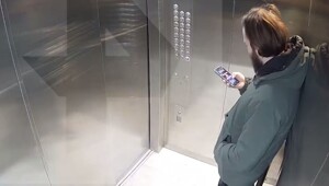 Мужчина получил травмы при падении лифта