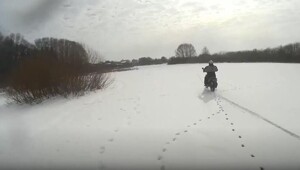 "Димоооооо-о-н!: мотоциклист провалился под лёд