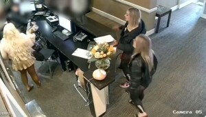 Девушки устроили погром в отеле