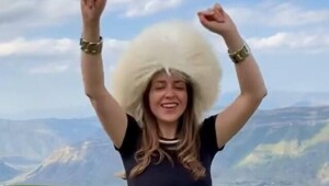 Челябинскую певицу обвинили в оскорблении русских мужчин