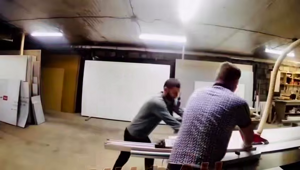 На мебельной фабрике в Челябинской области рабочий лишился двух пальцев