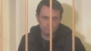 Суд арестовал пассажира поезда, вытолкнувшего проводницу из вагона