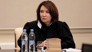 Суд арестовал имущество скандальной «золотой судьи» Елены Хахалевой
