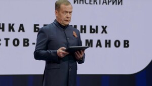 Дмитрий Медведев стал главным редактором новых учебников по обществознанию