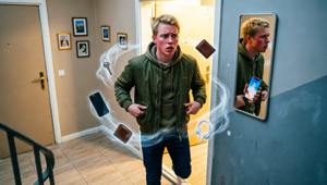 Ключи, телефон, музыка и несбыточные мечты: пользователи составили список вещей, которые парализуют нас перед выходом из дома