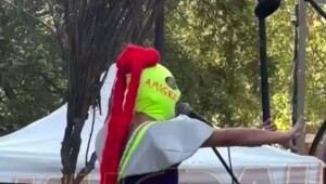 Женщина в шоке от песни артистки в Испании