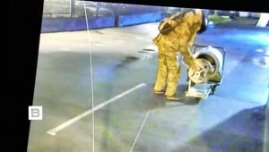 Какой смысл фильтровать людей в аэропорту, если по краям у нас большие щели?