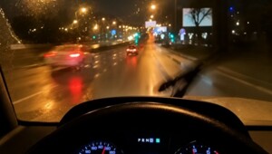 Шёл слишком уверенно. 200+ по ночному городу