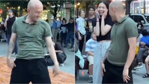 Скромный на вид мужчина неожиданно удивил всех пластичным танцем
