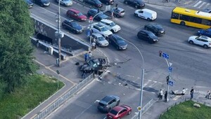 Жесть из Киева. Водитель на огромной скорости влетел в подземный переход