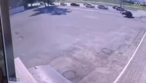 Машина на полном ходу влетела в пожарное депо в Грозном