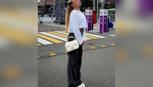 Полиция Москвы проверит родителей 17-летней девушки, делавшей сальто на улице и упавшей головой на тротуар