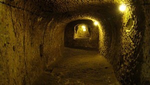 Во время ремонта в доме мужчина обнаружил потайную комнату. То, что скрывалось за ней, изменило историю!