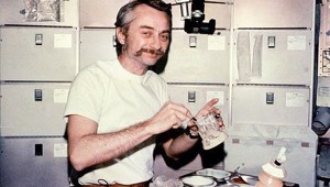 Среди всех космических курьезов и розыгрышей первое место по праву принадлежит шутке Оуэна Гарриотта