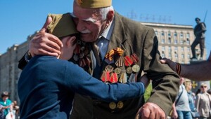 Уже 80 лет со слезами на глазах