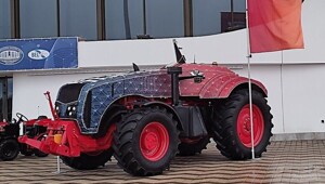 На «Иннопром-2025» показали беспилотный трактор МТЗ