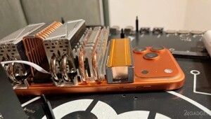 iPhone 17 Pro обвесили кулерами для SSD — и он выдержал стресс-тест почти без тротлинга