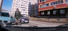 Автомобилистка из Оренбурга поставила машину поперек дороги и отказалась отъезжать