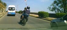 В Севастополе мотоциклист влетел в столб: пассажир получил травмы