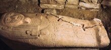 В Саккаре найден 3300-летний саркофаг египетского «хранителя пирамид» из розового гранита
