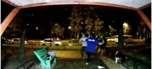 Мужчина с молотком решил проучить пьяных парней, шумевших под окнами