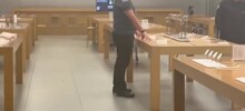 Мародёры в Филадельфии опустошили магазин Apple