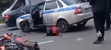 Мотоциклист влетел в машину полиции