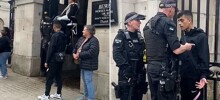 Полиция скрутила пранкера тыкающего микрофон под нос лошади Королевской гвардии