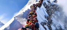 На Эвересте образовалась огромная пробка из альпинистов