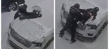 Отец очистил машину от снега собственным ребенком