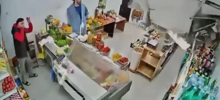 Обрушение потолка в&nbsp;продуктовом магазине попало на видео