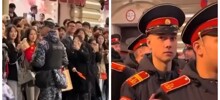 Китаянки выстраиваются в очереди, чтобы сфоткаться с российскими парнями в военной форме