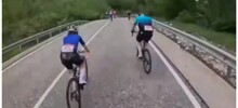Курьезный эпизод во время велогонки