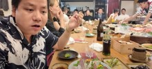 Парень не заметил голливудскую актрису, сидящую рядом с ним в суши-баре