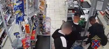 Парни избили мужчину в магазине за замечание