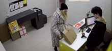 В одном из ПВЗ девушка хотела просто проверить, работает ли её новая лупа