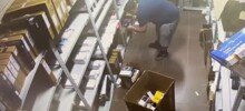 Кладовщик украл из магазина телефоны и наушники почти на&nbsp;500 тысяч рублей