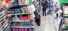 Дерзкое нападение на мужчину в магазине попало на видео