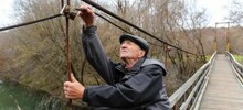 В Казани пенсионер восстановил мост через реку   своими руками